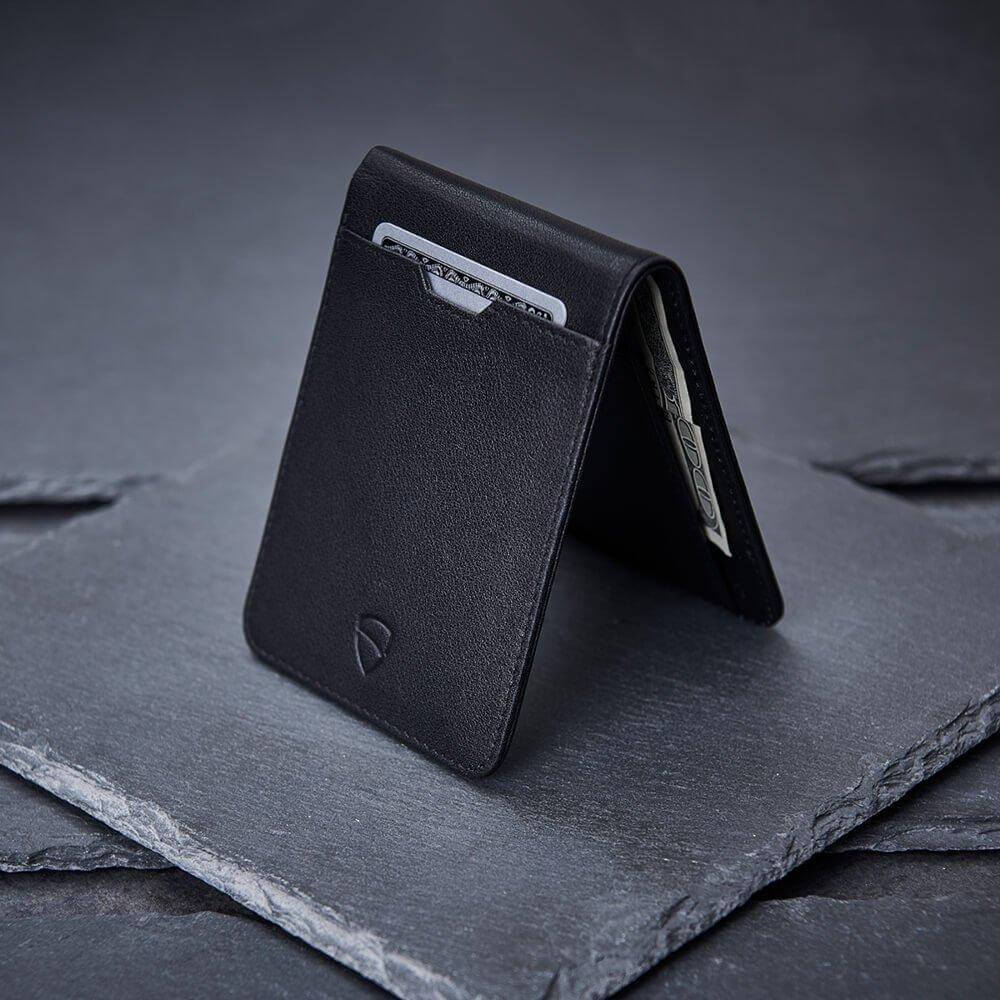 Manhattan wallet's efficient card organization system