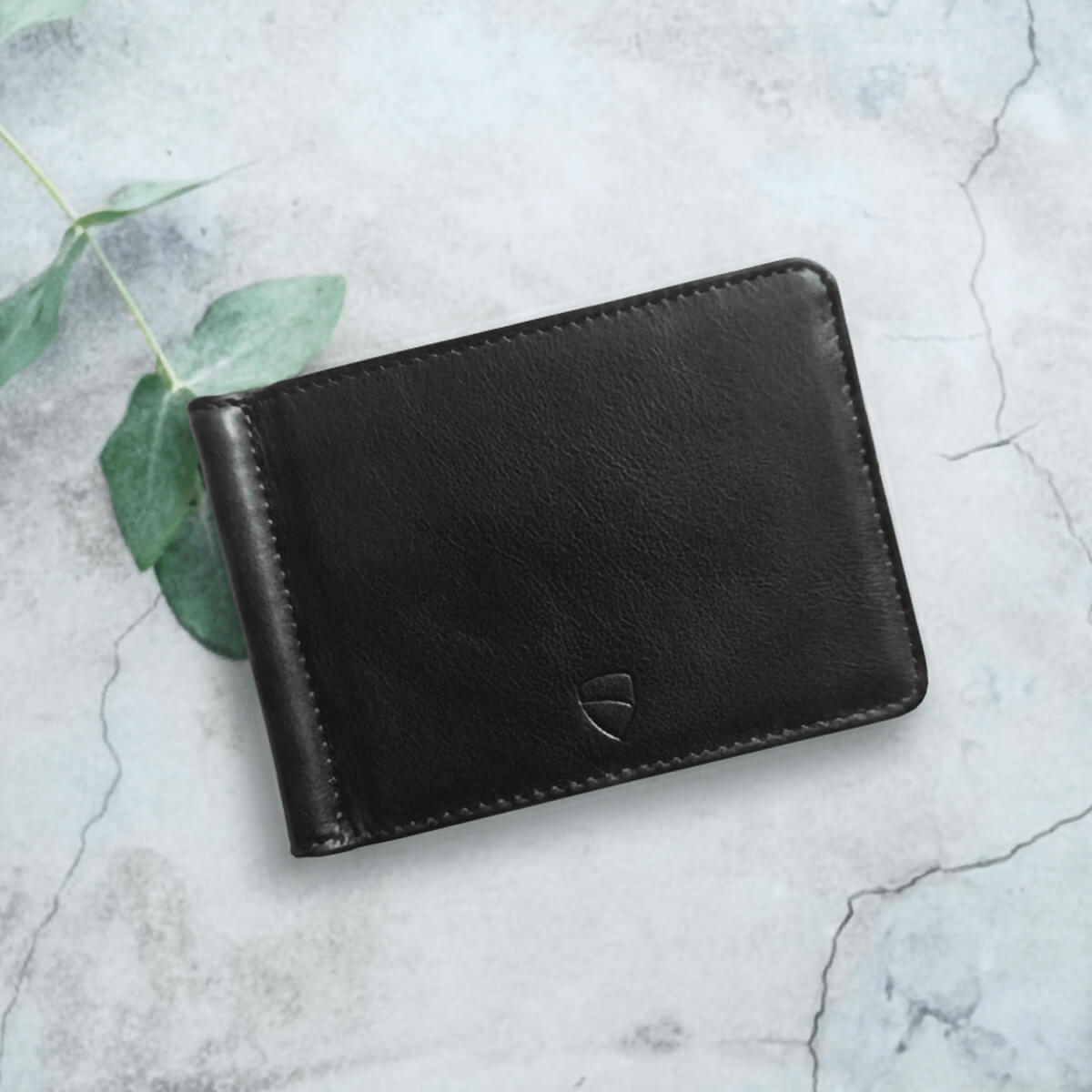 Vaultskin BROMPTON black leather wallet flatlay on natural background – RFID minimalist wallet combining luxury design and everyday practicality