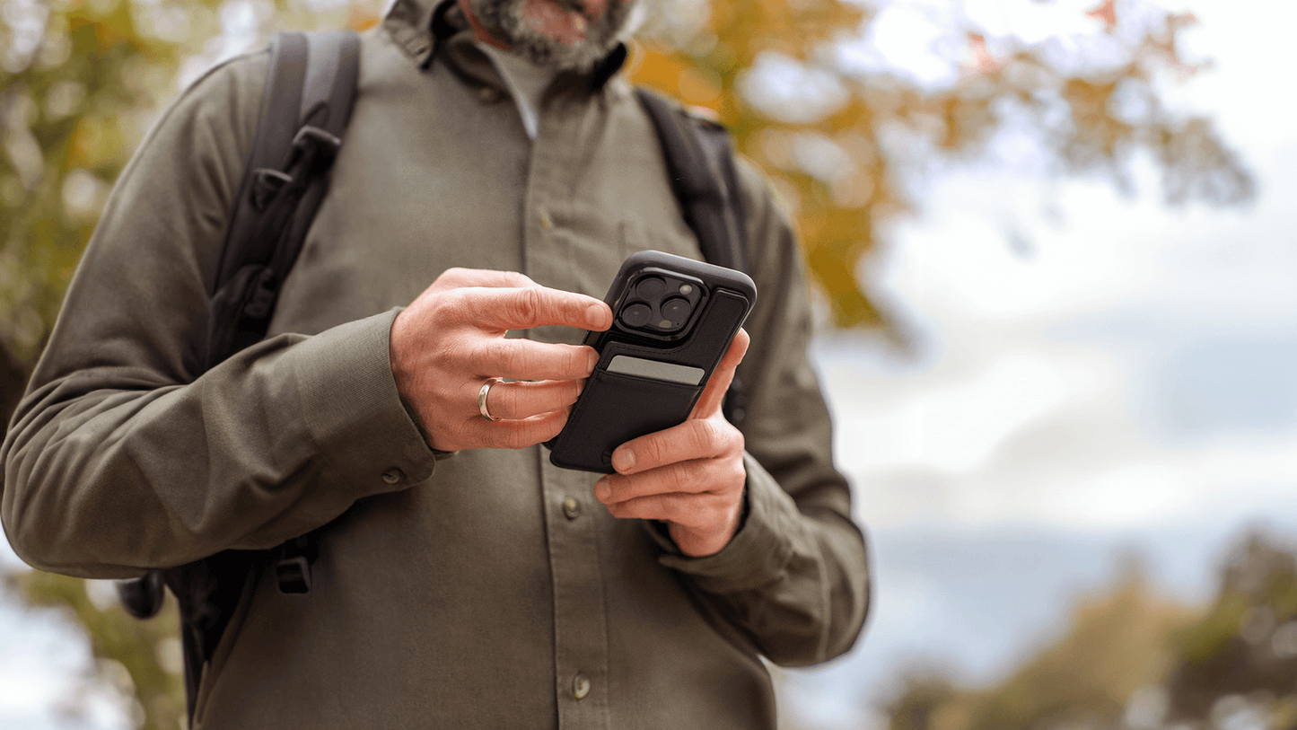 Chic iPhone 16 Pro Sleeve